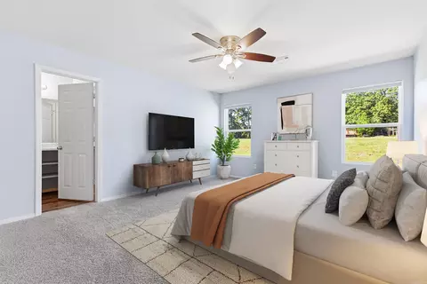 Bedroom - 2421 Kenneth Dr, Benton, AR 72015 photo 1 of 15
