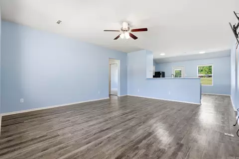 Living - 2421 Kenneth Dr, Benton, AR 72015 photo 6 of 6