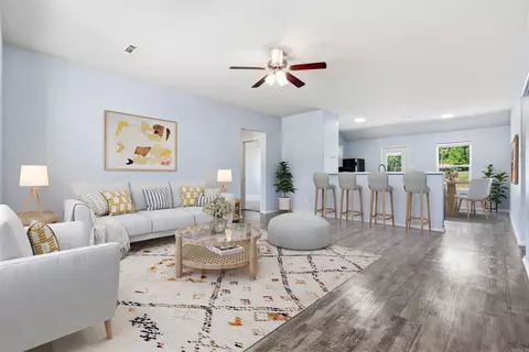 Living - 2421 Kenneth Dr, Benton, AR 72015 photo 3 of 6