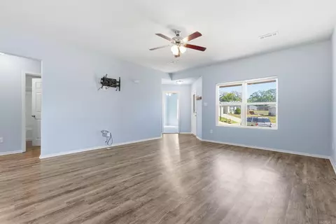 Living - 2421 Kenneth Dr, Benton, AR 72015 photo 4 of 6