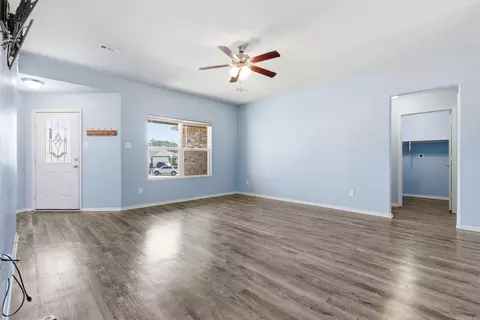 Living - 2421 Kenneth Dr, Benton, AR 72015 photo 5 of 6