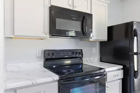 Kitchen - 2421 Kenneth Dr, Benton, AR 72015 photo 1 of 2
