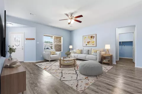 Living - 2421 Kenneth Dr, Benton, AR 72015 photo 2 of 6