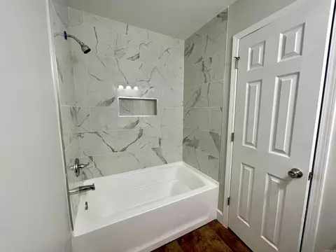 Bath - 532 Smith St, Trumann, AR 72472 photo 2 of 4