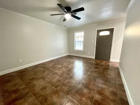 Living - 532 Smith St, Trumann, AR 72472 photo 2 of 3