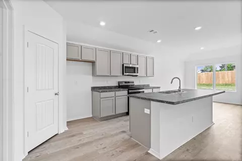 Kitchen - 127 Powder River Dr, Beebe, AR 72012 photo 1 of 3