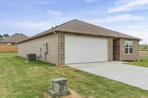 Exterior - 127 Powder River Dr, Beebe, AR 72012 photo 2 of 4