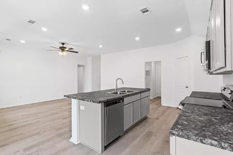Kitchen - 127 Powder River Dr, Beebe, AR 72012 photo 3 of 3