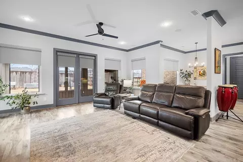 Living - 6756 Hilo Ave, Benton, AR 72019 photo 5 of 5