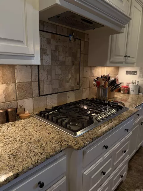 Kitchen - 3702 Buckskin Rd, Benton, AR 72015 photo 2 of 4