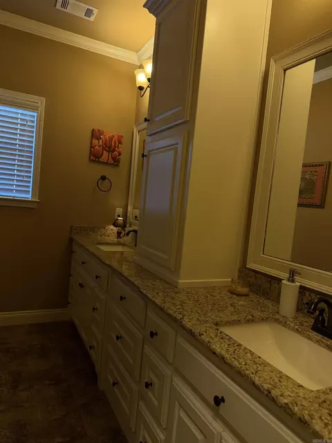 Bath - 3702 Buckskin Rd, Benton, AR 72015 photo 1 of 10