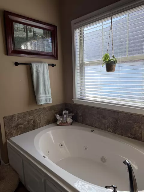 Bath - 3702 Buckskin Rd, Benton, AR 72015 photo 7 of 10