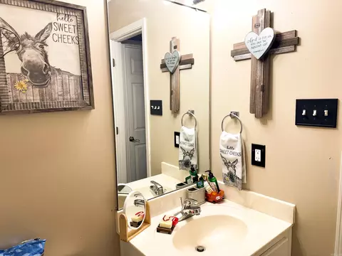 Bath - 30 Willard St, Ward, AR 72176 photo 2 of 4