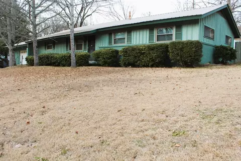 124 Valley Dr, Helena, AR 72342