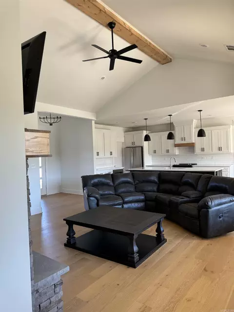 Living - 10568 Gunter Loop, Benton, AR 72019 photo 1 of 2