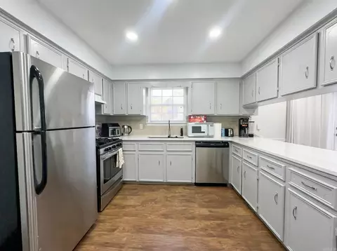 Kitchen - 2102 Justus Loop, Bryant, AR 72022 photo 2 of 2