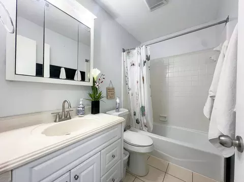 Bath - 2102 Justus Loop, Bryant, AR 72022 photo 1 of 3