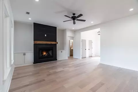 Living - 123 Harmony Village Dr, Haskell, AR 72015 photo 2 of 3