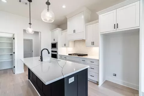 Kitchen - 123 Harmony Village Dr, Haskell, AR 72015 photo 2 of 7