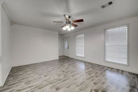 Living - 25 Thomas Cir, Greenbrier, AR 72058 photo 3 of 3
