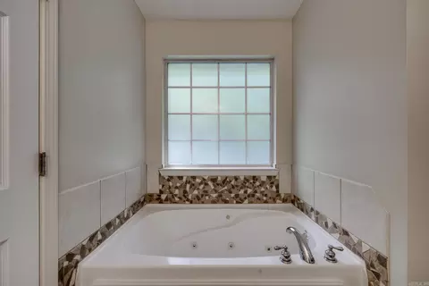 Bath - 25 Thomas Cir, Greenbrier, AR 72058 photo 4 of 5