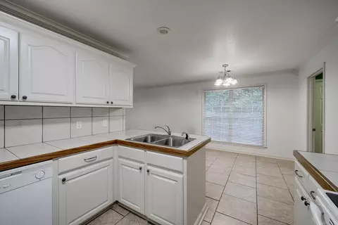 Kitchen - 25 Thomas Cir, Greenbrier, AR 72058 photo 4 of 4