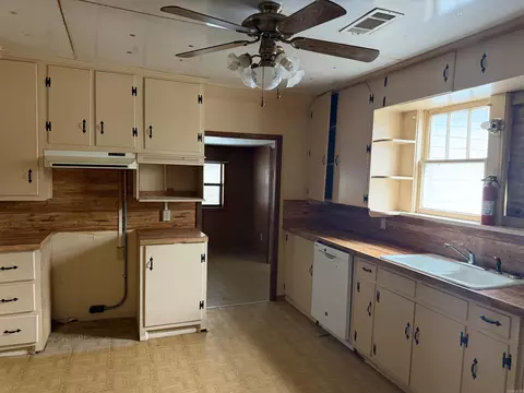 Kitchen - 5280 E Highway 270, Mount Ida, AR 71957 photo 1 of 2