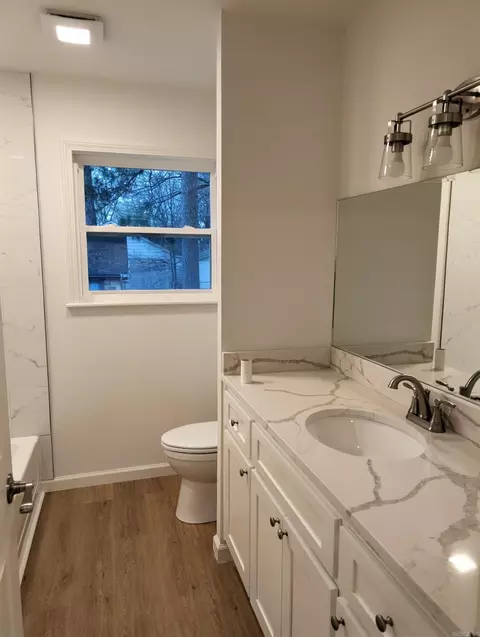 Bath - 1720 E Sullenberger Ave, Malvern, AR 72104 photo 1 of 1