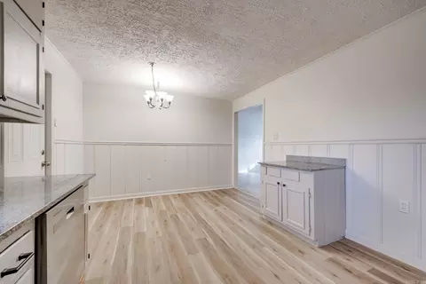 Dining - 30 Mohawk Dr, Searcy, AR 72143 photo 1 of 1