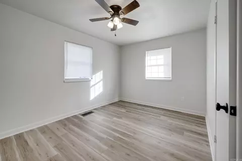 Bedroom - 30 Mohawk Dr, Searcy, AR 72143 photo 1 of 6