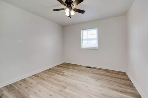 Bedroom - 30 Mohawk Dr, Searcy, AR 72143 photo 5 of 6