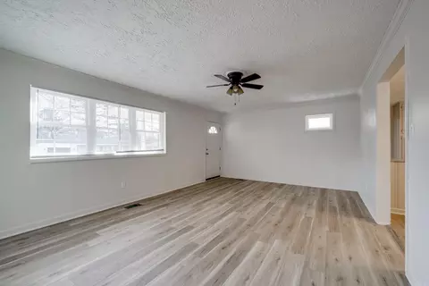 Living - 30 Mohawk Dr, Searcy, AR 72143 photo 4 of 4