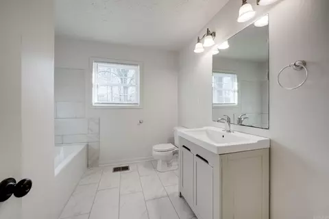 Bath - 30 Mohawk Dr, Searcy, AR 72143 photo 1 of 1