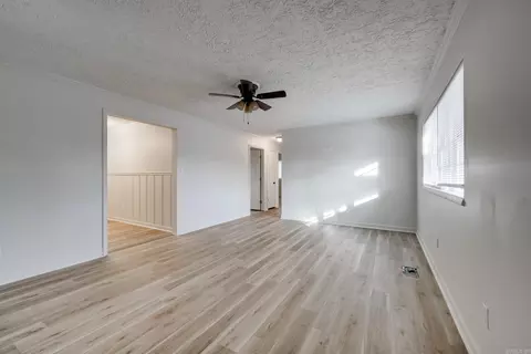 Living - 30 Mohawk Dr, Searcy, AR 72143 photo 2 of 4