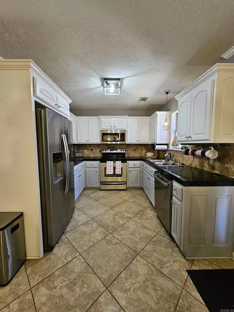 Kitchen - 19 Alfred Cv, Conway, AR 72034 photo 1 of 4
