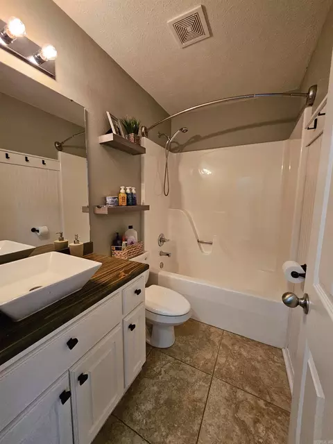 Bath - 19 Alfred Cv, Conway, AR 72034 photo 1 of 3