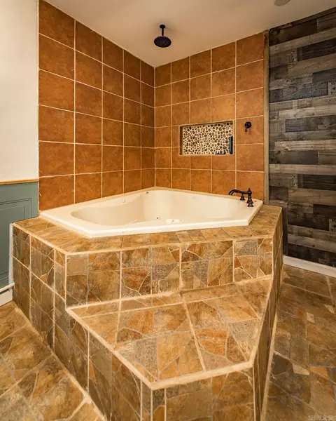 Bath - 197 Jones Loop, El Paso, AR 72045 photo 3 of 5