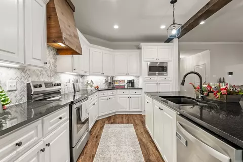 Kitchen - 104 Hayden, Beebe, AR 72012 photo 2 of 4