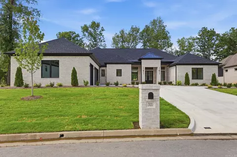 311 Devoe Bend Dr, Maumelle, AR 72113