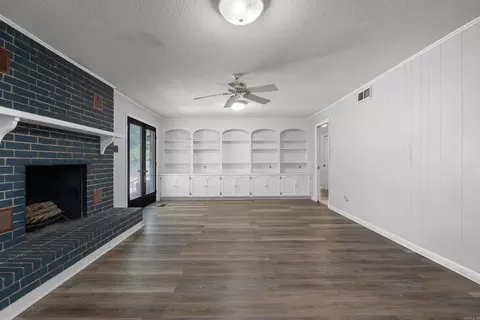 Living - 1638 Circle Dr, Malvern, AR 72104 photo 1 of 3
