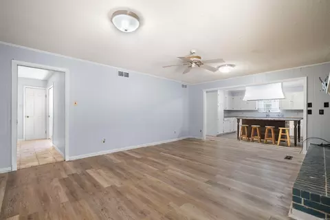 Living - 1638 Circle Dr, Malvern, AR 72104 photo 3 of 3
