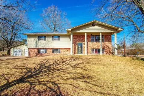 108 E 5th Ave, Leola, AR 72084