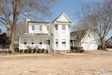 608 River Oaks Blvd, Searcy, AR 72143