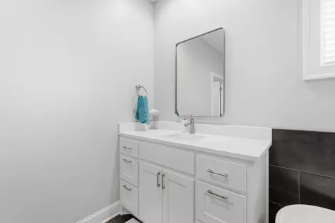 Bath - 4830 Edgewood Park Dr, Conway, AR 72034 photo 4 of 9