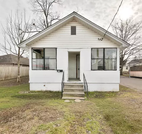 823 Burke Ave, Jonesboro, AR 72401