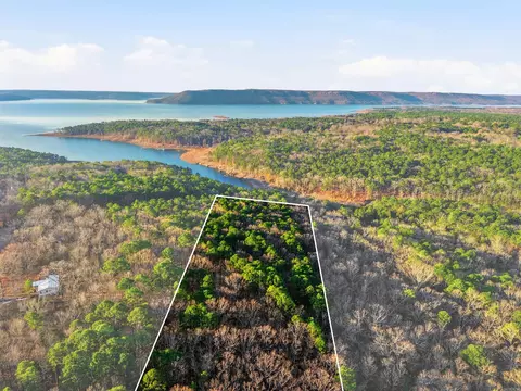 000 Creekside Dr, Greers Ferry, AR 72067