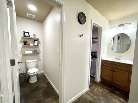 Bath - 433 N Willow Ave, Trumann, AR 72472 photo 2 of 6