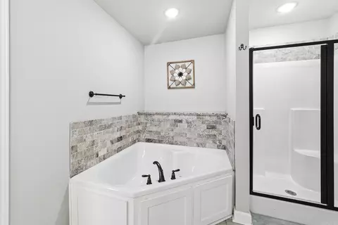 Bath - 44 Cimarron Cir, Cabot, AR 72023 photo 6 of 8