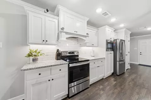 Kitchen - 44 Cimarron Cir, Cabot, AR 72023 photo 5 of 5