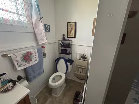 Bath - 509 S Main Ave, Brinkley, AR 72021 photo 2 of 2
